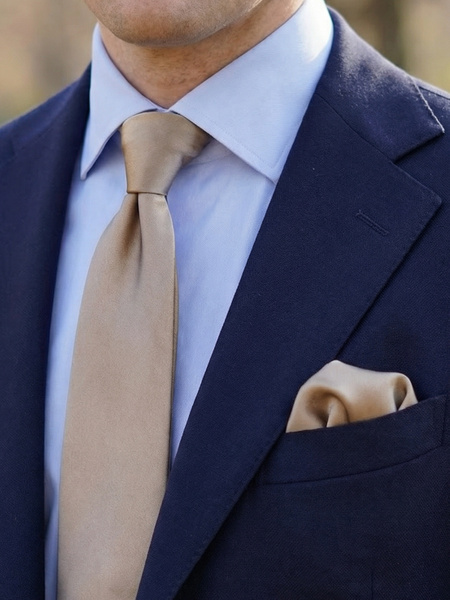 Teplý béžový saténová kravata set s kapesníčkem