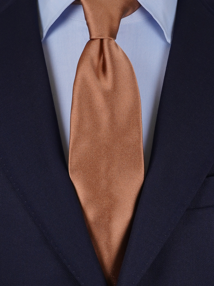 Ανοιχτό καφέ σατέν γραβάτα και μαντήλι