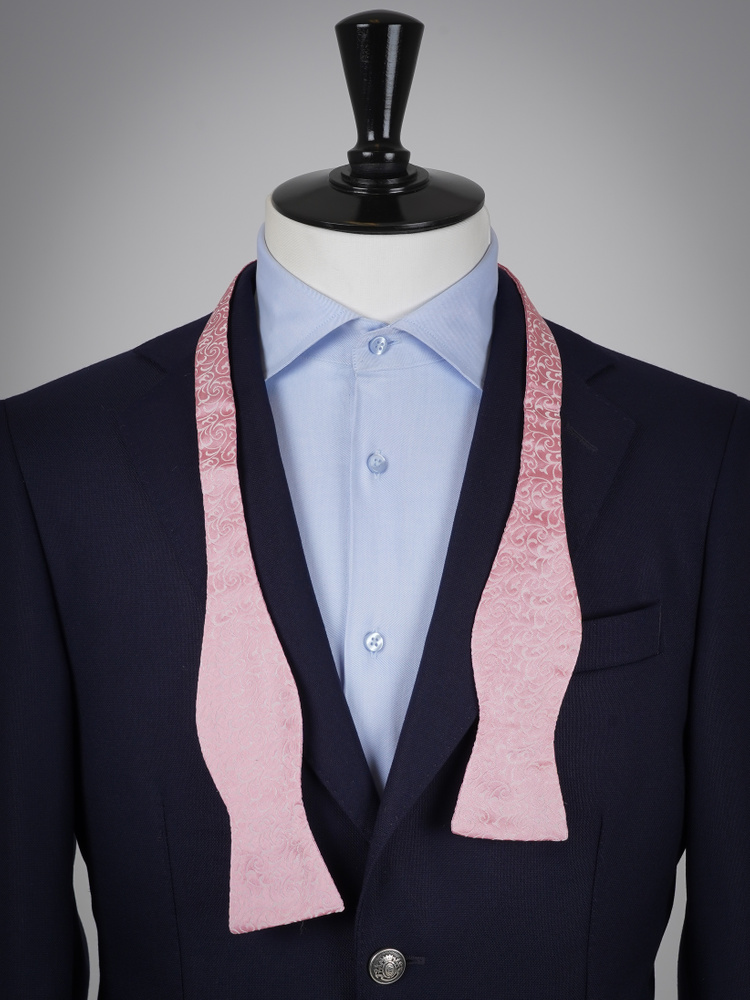 Světle růžový vázací hedvábný motýlek set s kapesníčkem