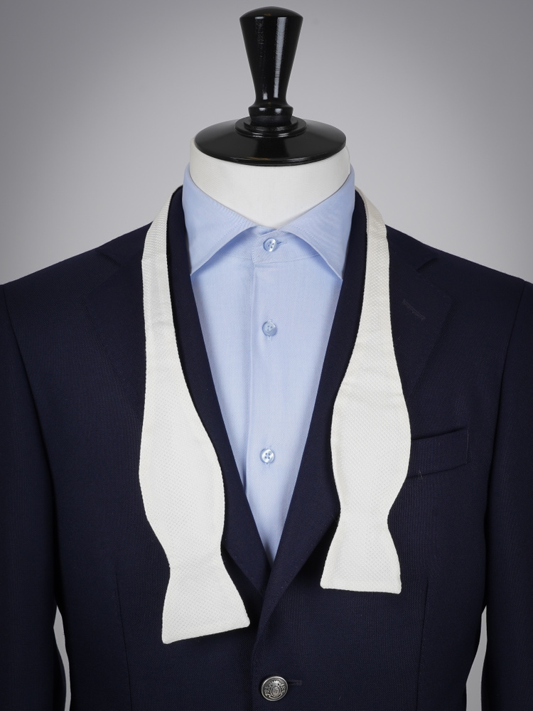 Papillon da annodare in seta bianco avorio & fazzoletto da taschino