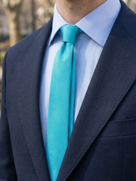 Skinny turquoise tie