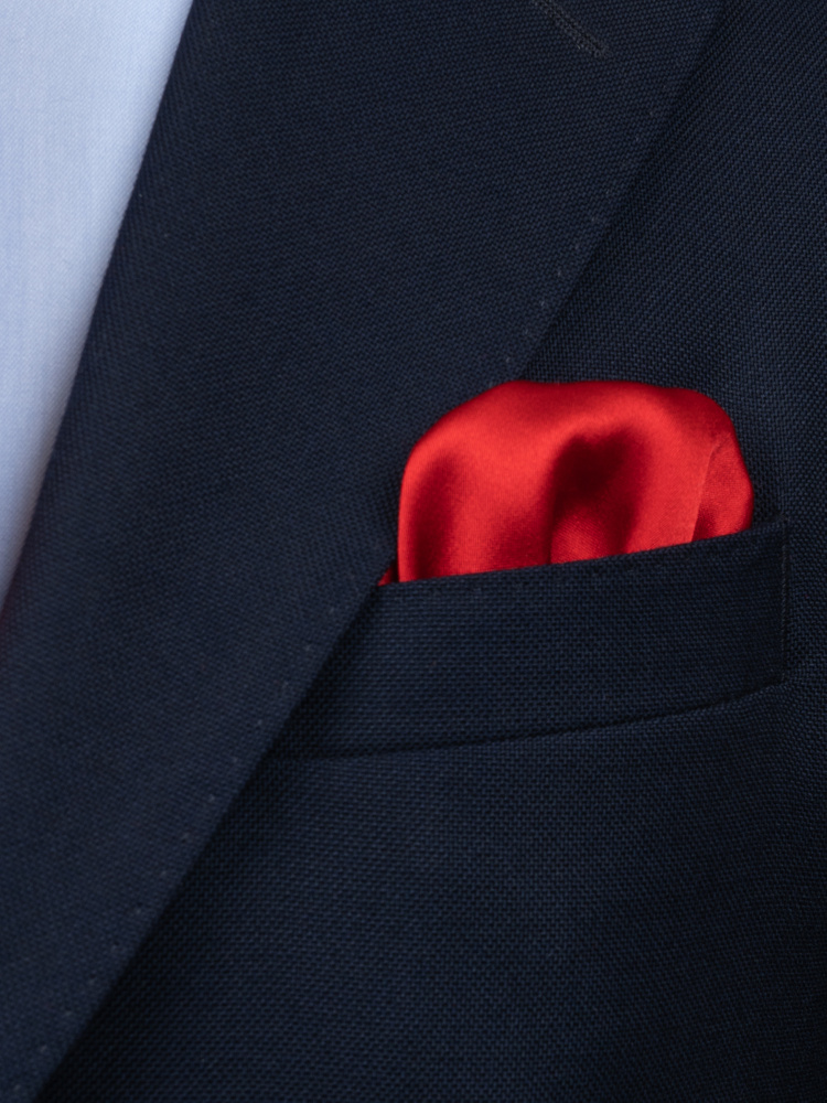Rotes Einstecktuch