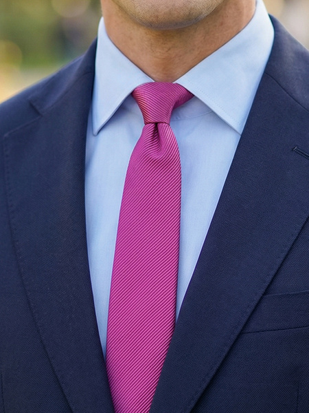 Wąski krawat różowofioletowy