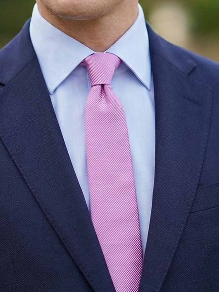 Schmale helllila Krawatte