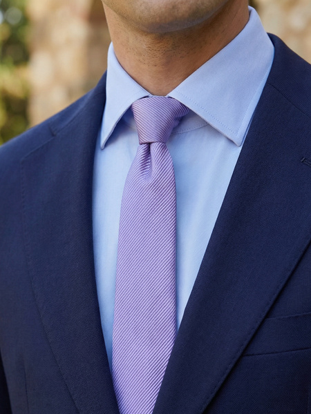 Wąski krawat lawendowy