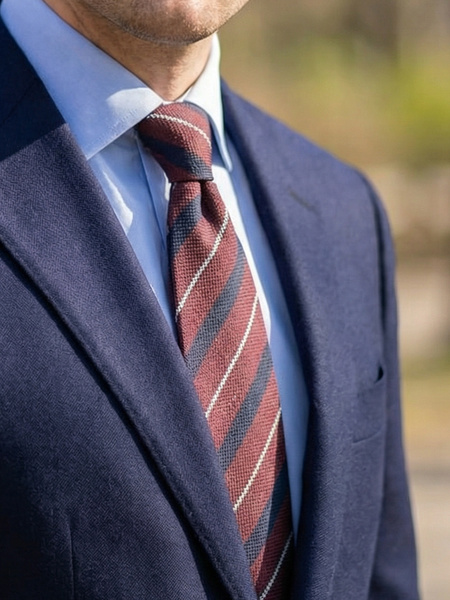 Vinrød stripete shantungslips Lino