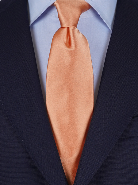 Apricotfarbene Satin-Krawatte