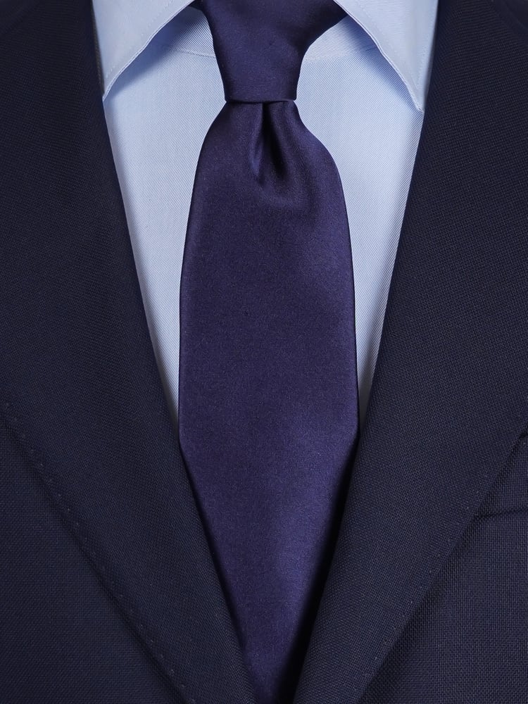 Cravată din satin bleumarin închis