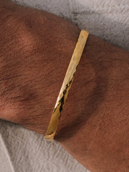 Bangle bracelet | Hammered gold