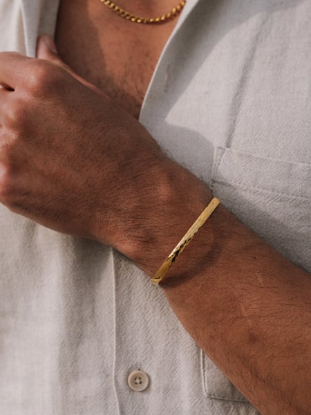Armband Bangle | Gehamerd goud