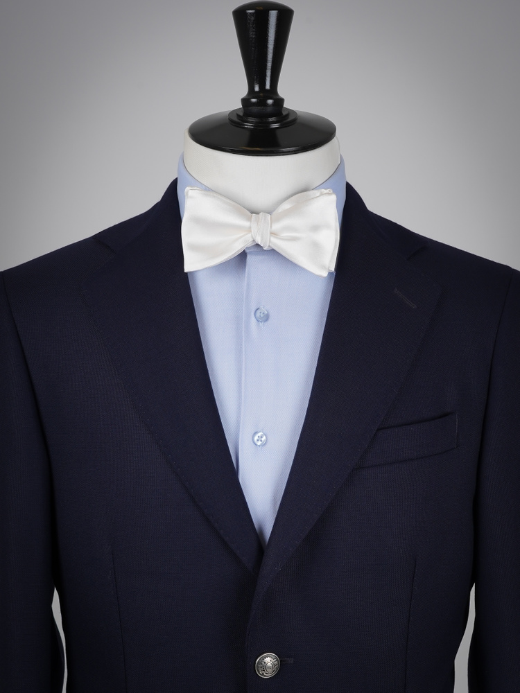 White self-tie bow tie