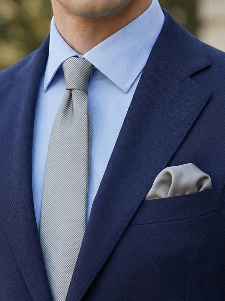 Ασημί στενή γραβάτα και μαντήλι τσέπης