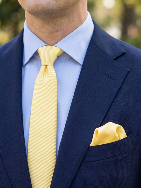 Corbata estrecha amarillo claro & pañuelo de bolsillo