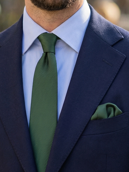 Schmale dunkelgrüne Krawatte & Einstecktuch