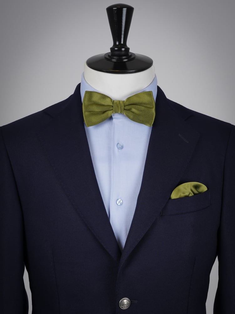 Olivgrüne Fliege & Einstecktuch