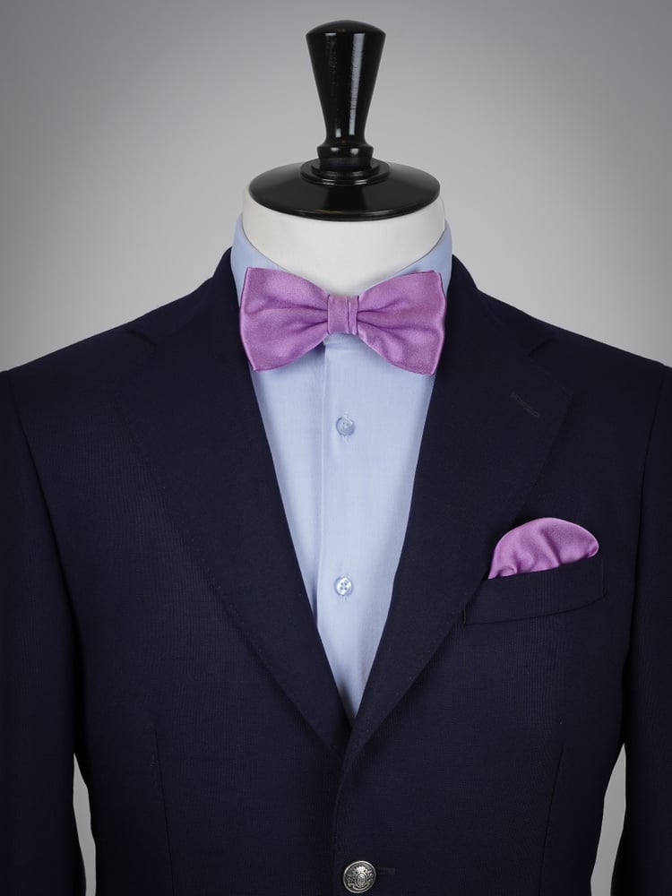 Helllila Fliege & Einstecktuch