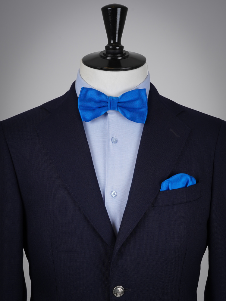 Papion albastru safir și batistă de buzunar