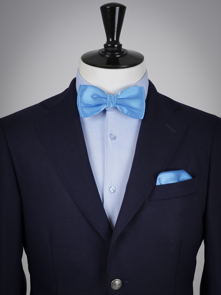 Hellblaue Fliege & Einstecktuch