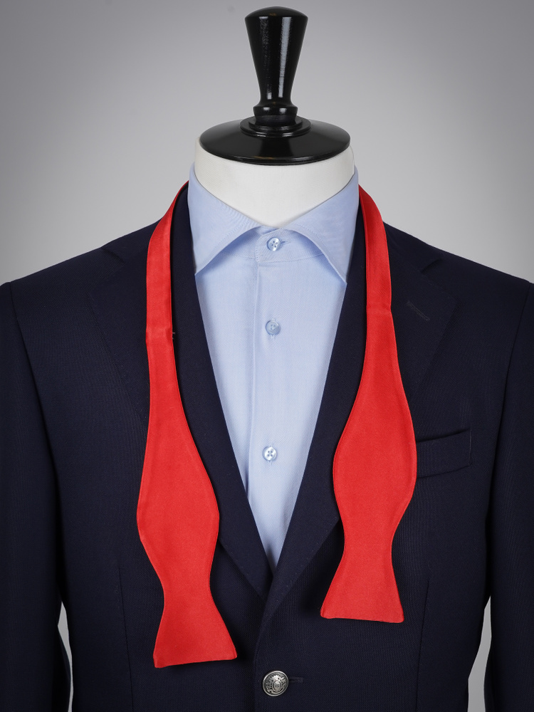 Selbstbinder Dunkelkorallenfarbene Fliege & Einstecktuch