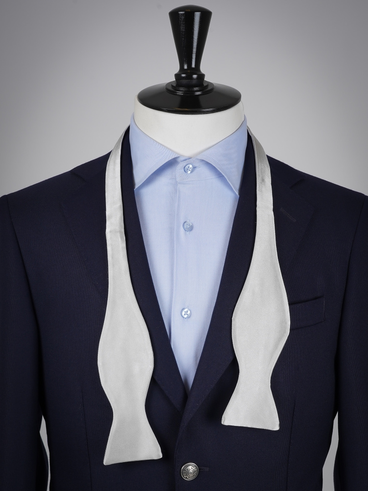 Selbstbinder Hellsilberne Fliege & Einstecktuch