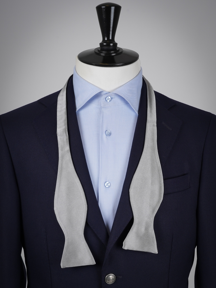 Selbstbinder Silberne Fliege & Einstecktuch