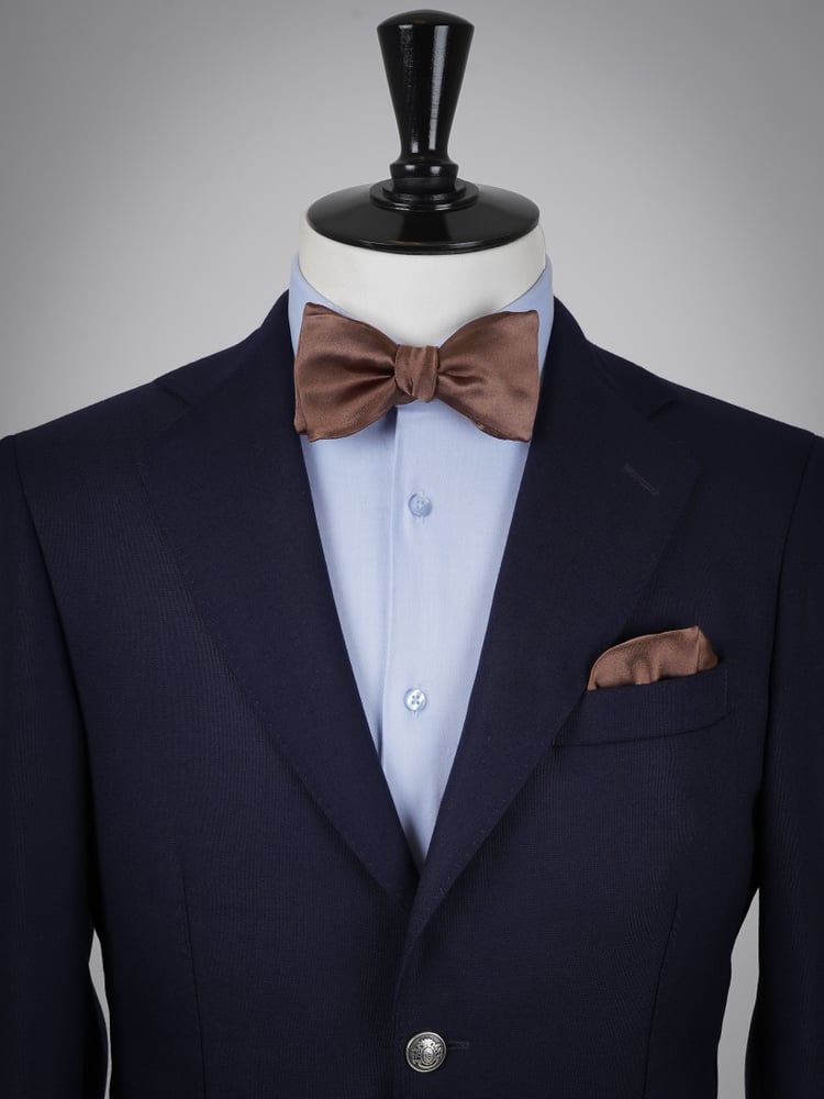 Selbstbinder Dunkelbraune Fliege & Einstecktuch