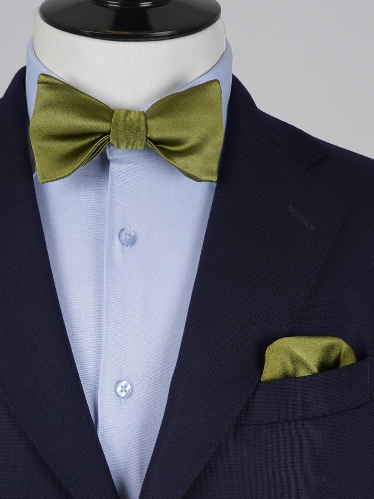 Solmittava oliivinvihreä rusetti & taskuliina