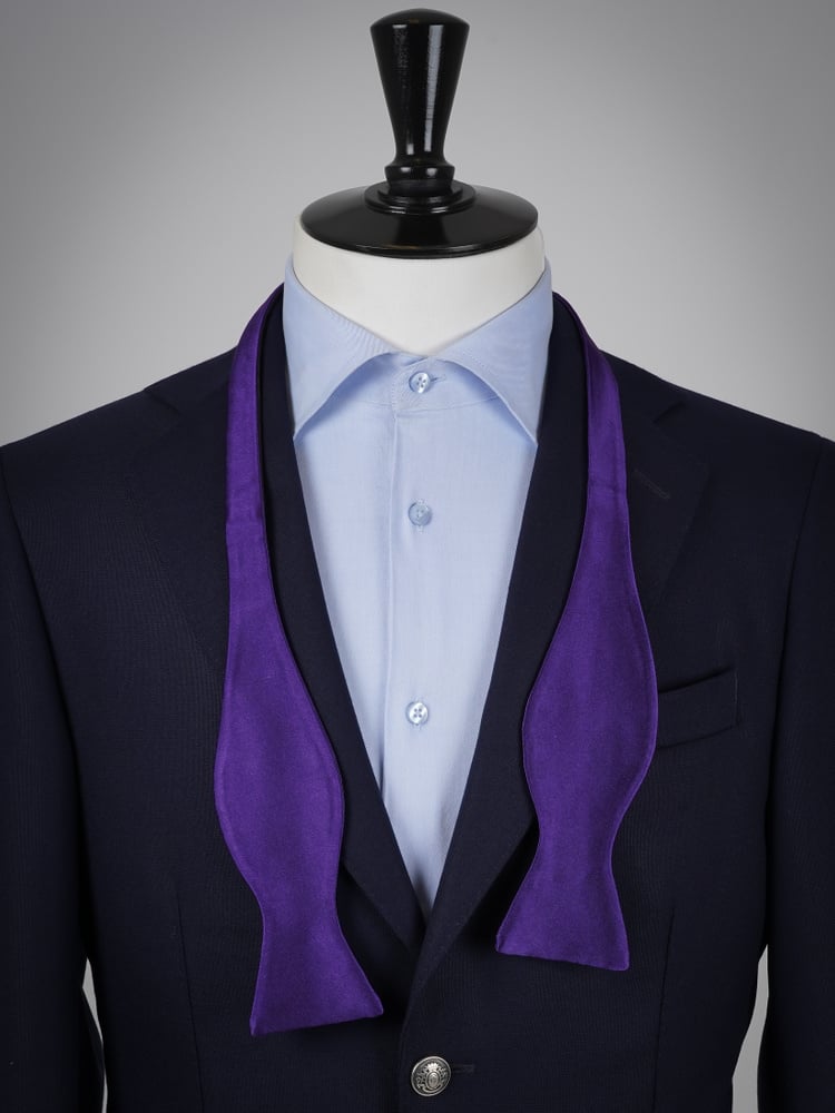 Selbstbinder Dunkellila Fliege & Einstecktuch