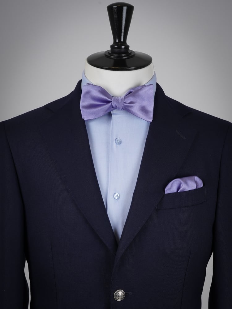 Selbstbinder Lavendellila Fliege & Einstecktuch