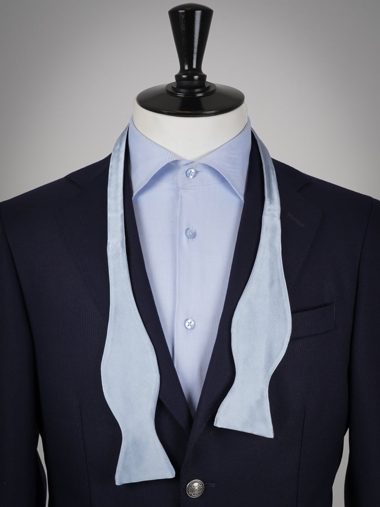 Selbstbinder Extra hellblaue Fliege & Einstecktuch