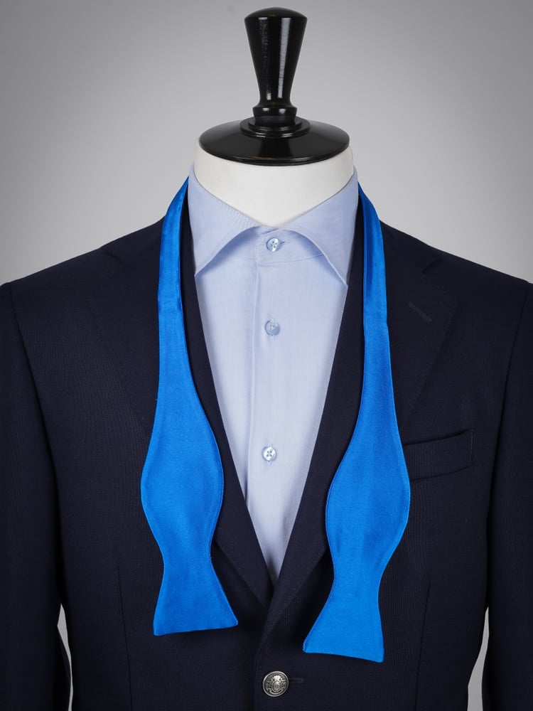 Selbstbinder Saphirblaue Fliege & Einstecktuch