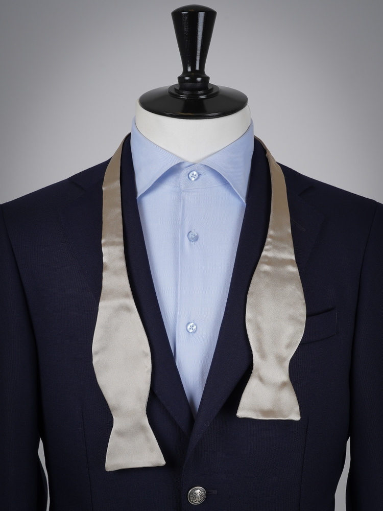 Selbstbinder Greige-Beige Fliege & Einstecktuch