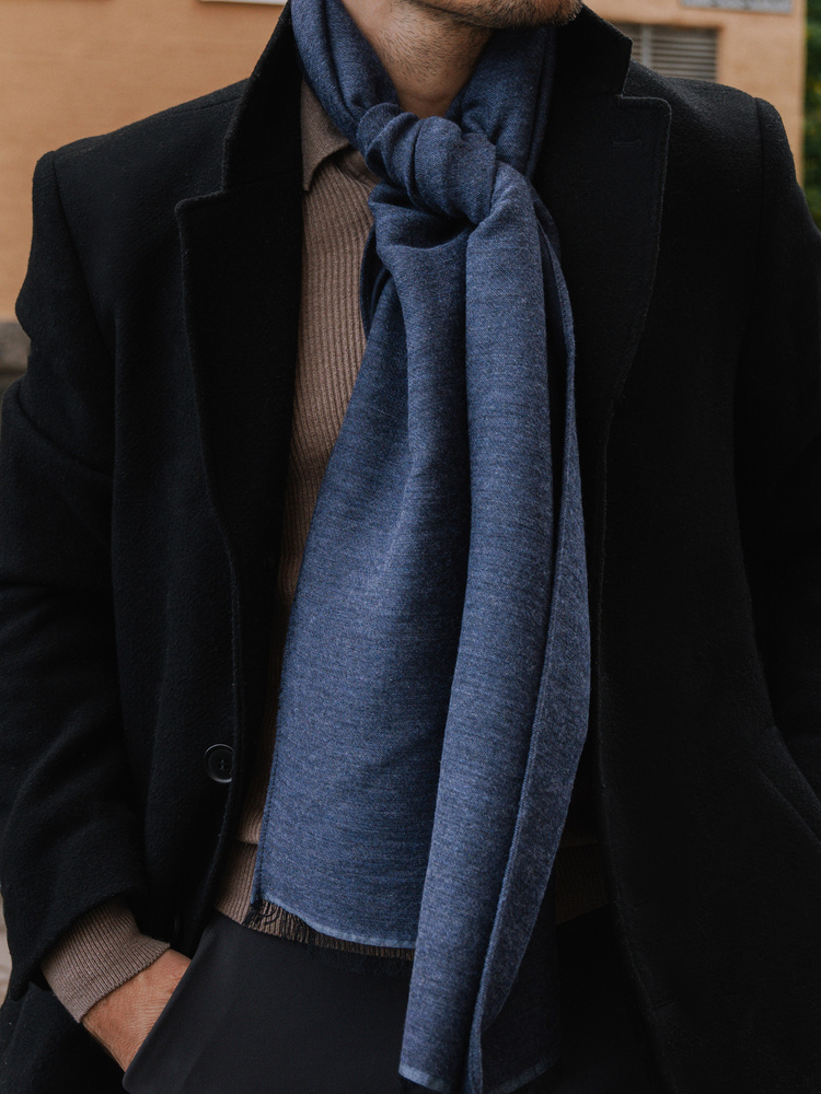 Kék és tengerészkék gyapjúsál Neive