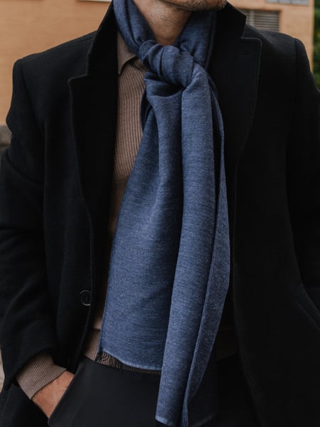 Blauer & marineblauer Wollschal Neive